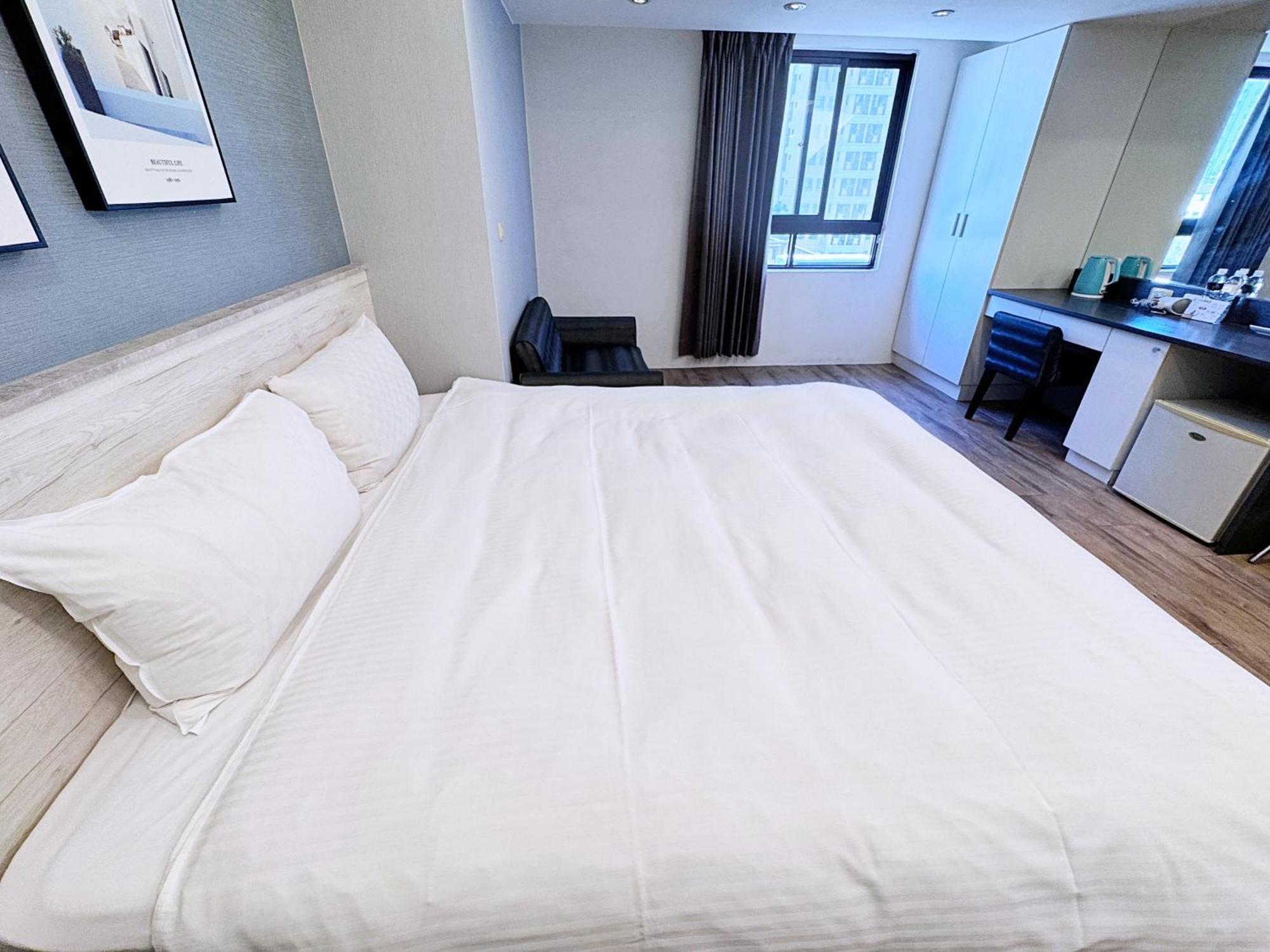 Bonjour Hotel Taichung Eksteriør billede